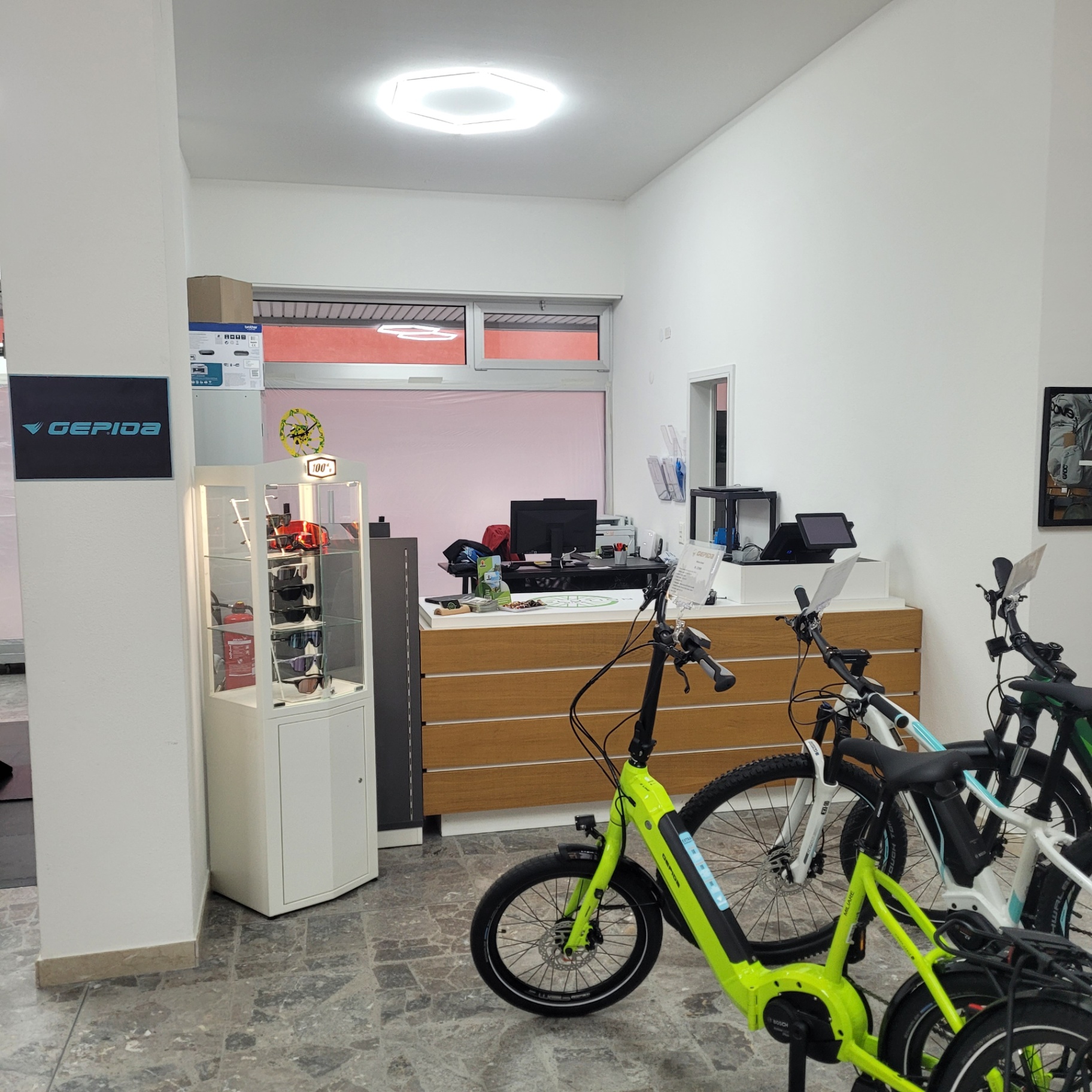 Reception e accessori in negozio